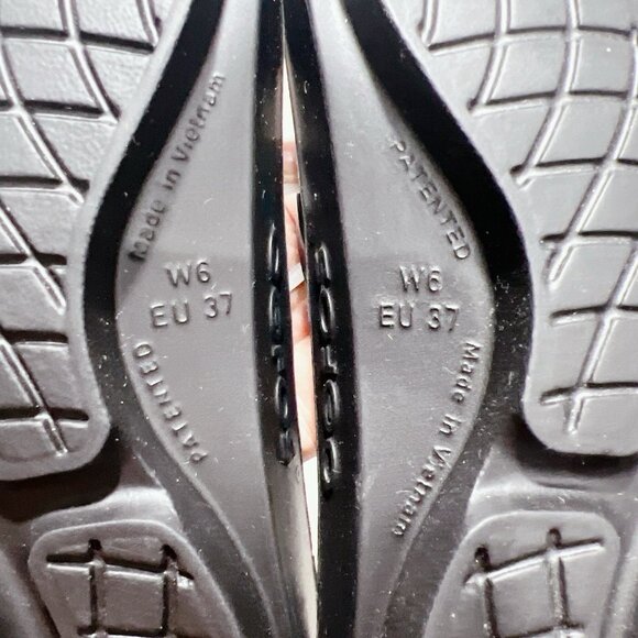 OOFOS OOlala Flip Flop Waterproof Thong Black Womens Size US 6/ EU 37 - Picture 9 of 9